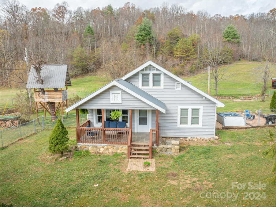 31 Black Branch Rd Canton, NC 28716