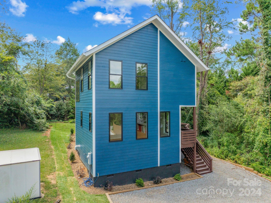 32 Carrier St Asheville, NC 28806