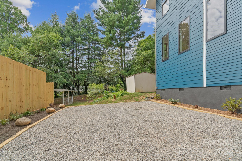 32 Carrier St Asheville, NC 28806