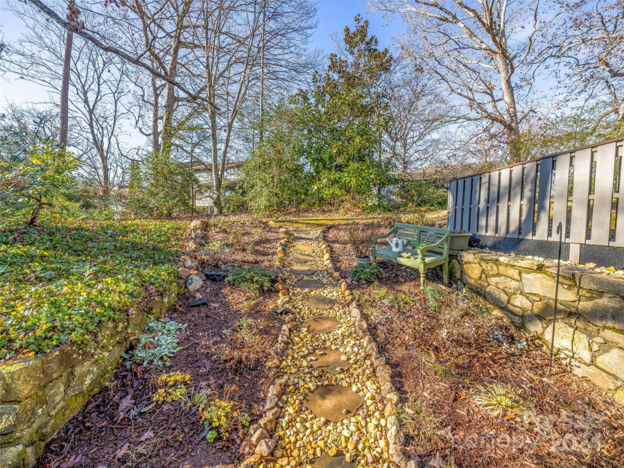 216 Crowfields Rd Asheville, NC 28803