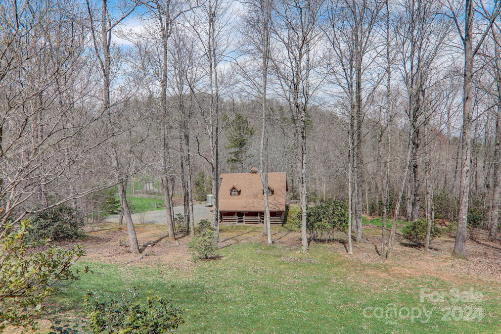 33 Poplar Ridge Ln Burnsville, NC 28714