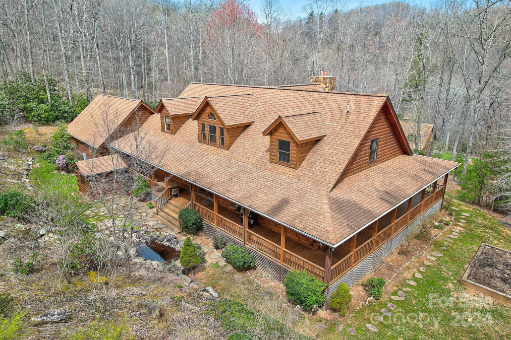 33 Poplar Ridge Ln Burnsville, NC 28714