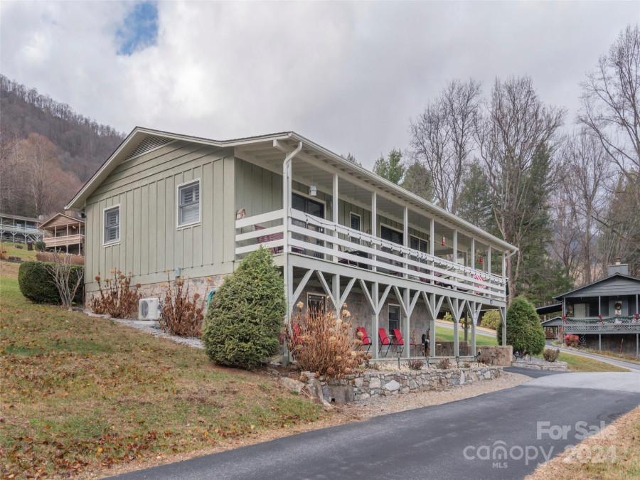 10 Onyx Ln Maggie Valley, NC 28751