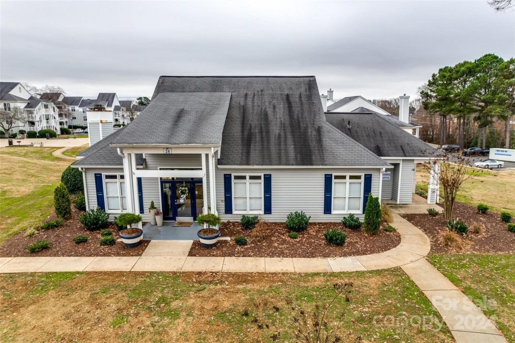 37 Hamiltons Harbor Dr Clover, SC 29710