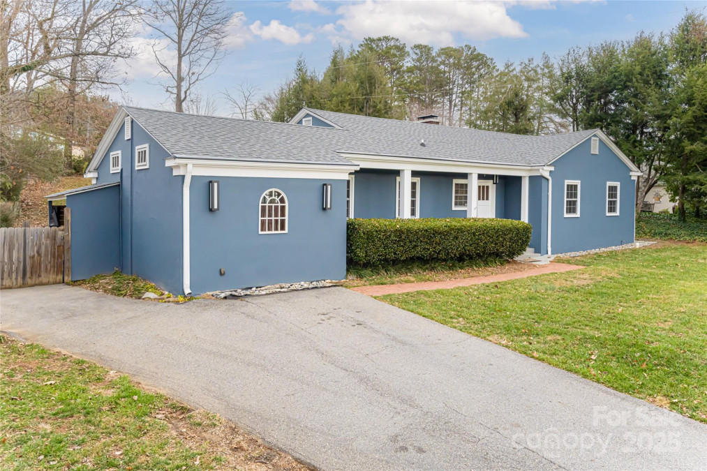 11 Pine Acre Blvd Asheville, NC 28804