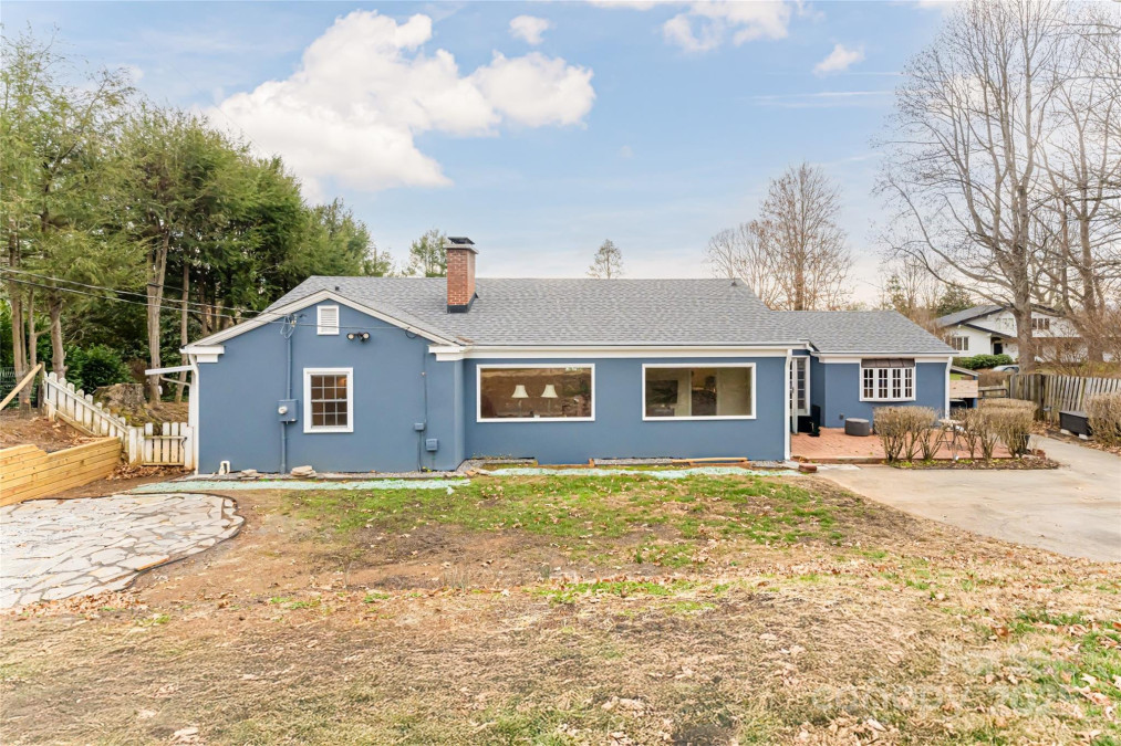 11 Pine Acre Blvd Asheville, NC 28804