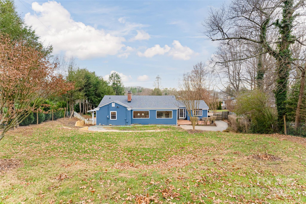 11 Pine Acre Blvd Asheville, NC 28804