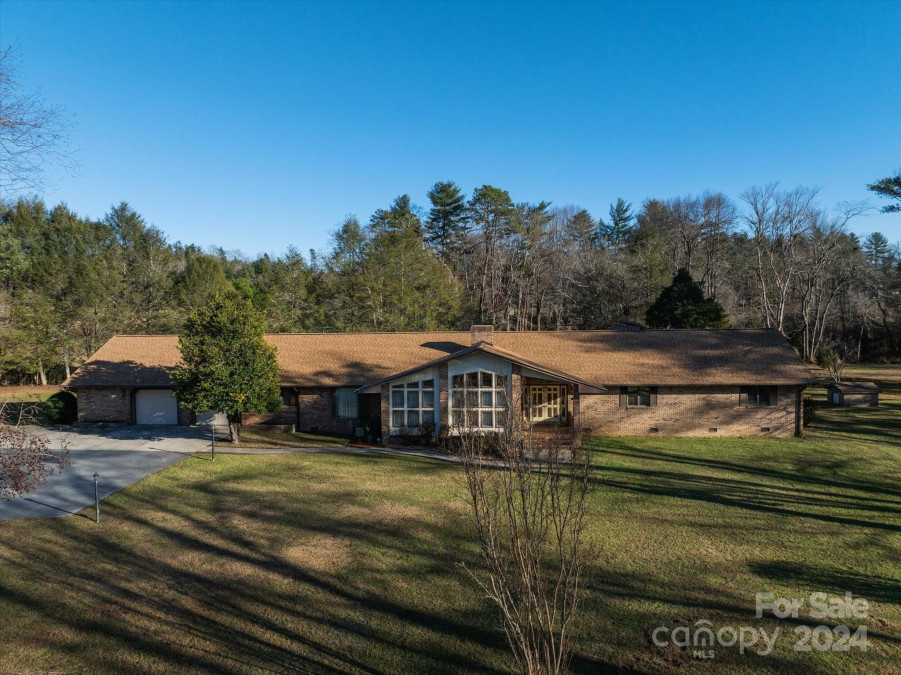 481 Kelly Ln Pisgah Forest, NC 28768