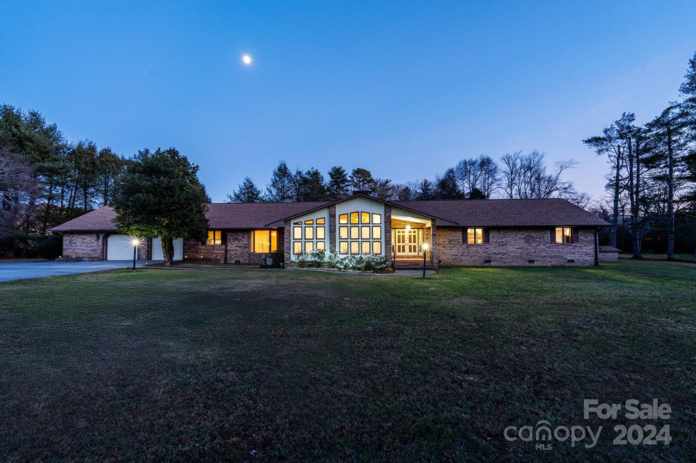 481 Kelly Ln Pisgah Forest, NC 28768