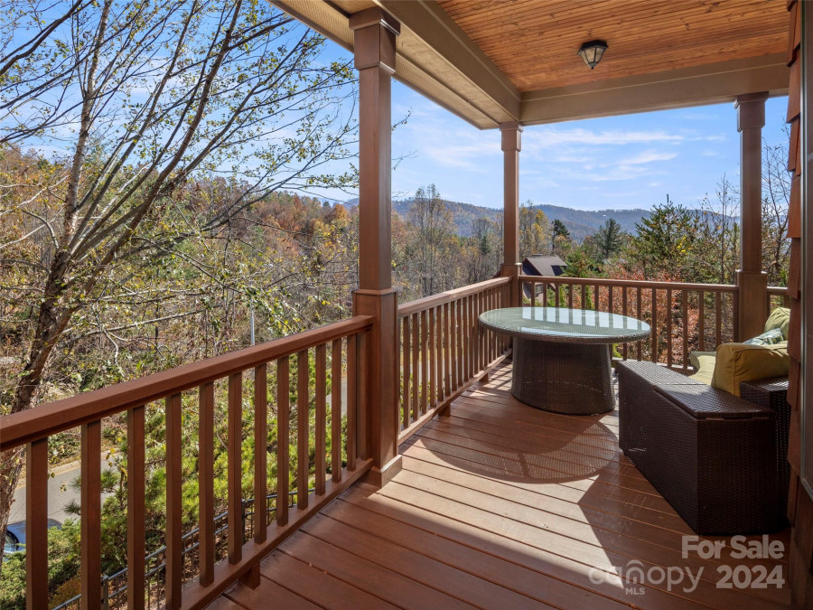 19 Carden Dr Weaverville, NC 28787