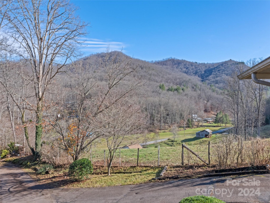 142 Dirt Rd Sylva, NC 28779