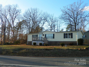 355 Shoreline Rd New London, NC 28127