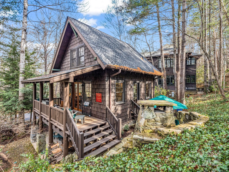 7 Chaucer Rd Black Mountain, NC 28711