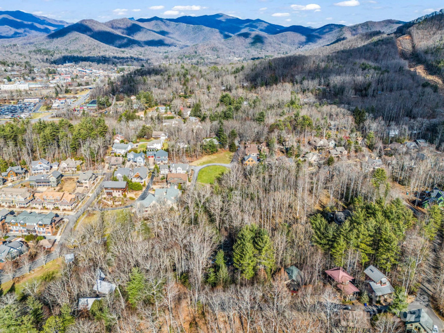 7 Chaucer Rd Black Mountain, NC 28711