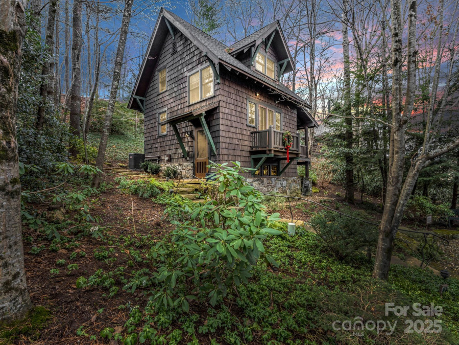 7 Chaucer Rd Black Mountain, NC 28711