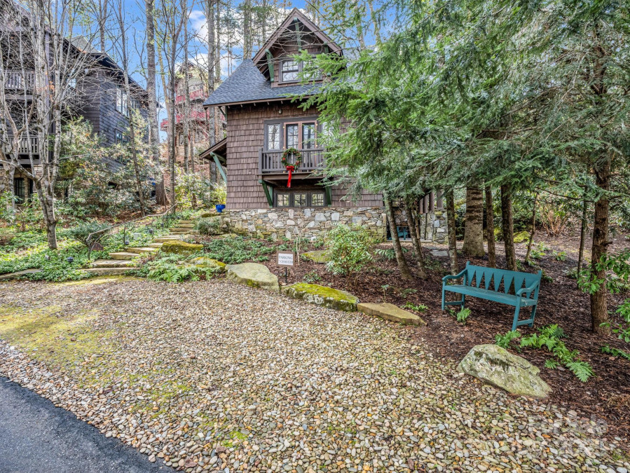 7 Chaucer Rd Black Mountain, NC 28711