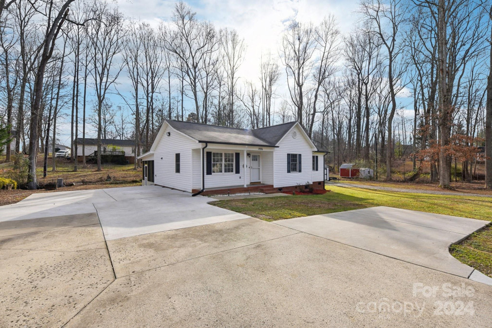 1976 Bost St Lincolnton, NC 28092