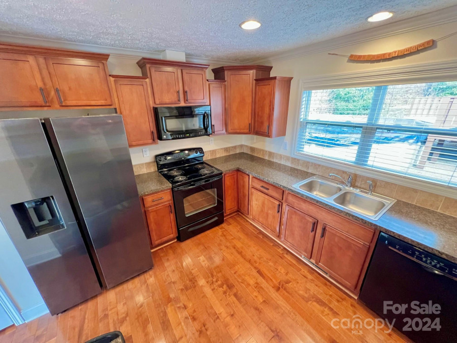 99 Poplar Grove Ct Taylorsville, NC 28681