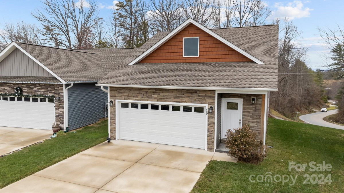 19 Sage Crest Loop Weaverville, NC 28787