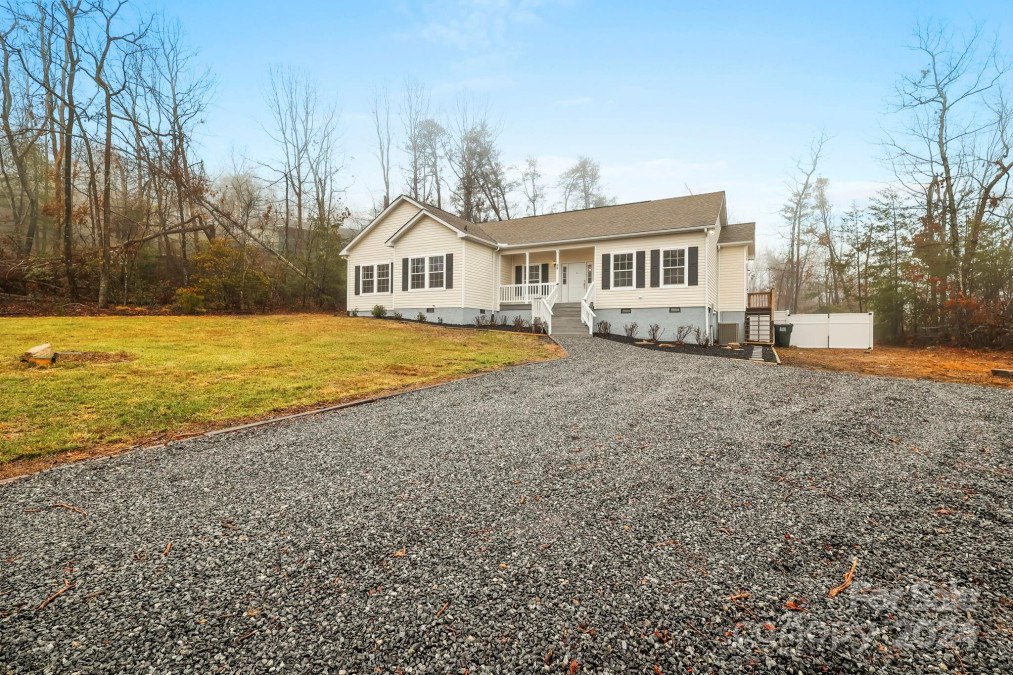 13 Eagle Dr Hendersonville, NC 28792