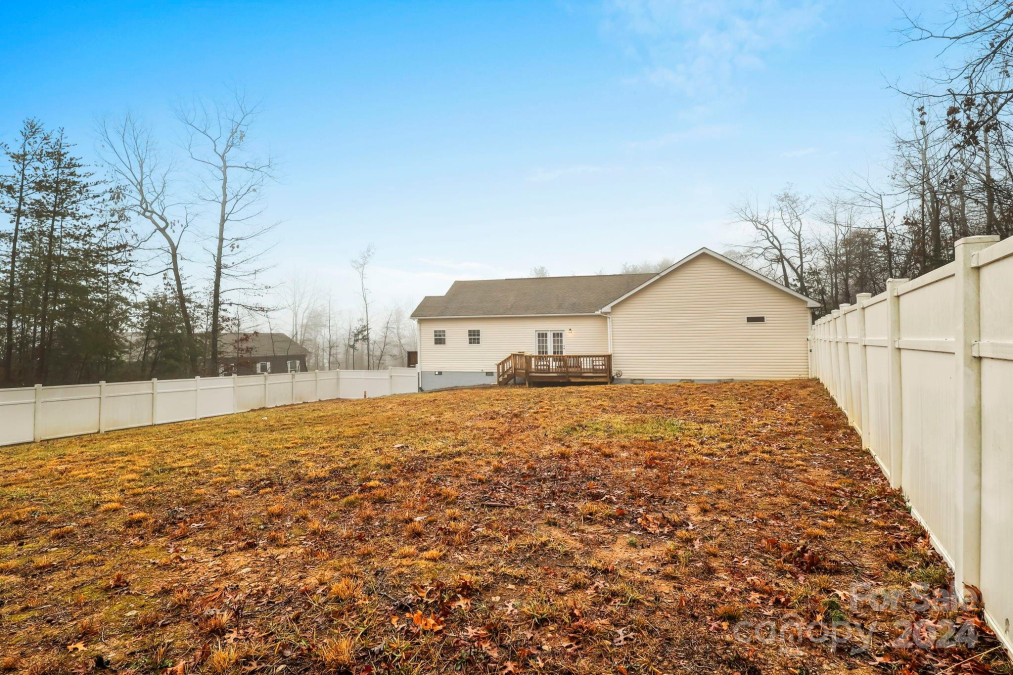 13 Eagle Dr Hendersonville, NC 28792