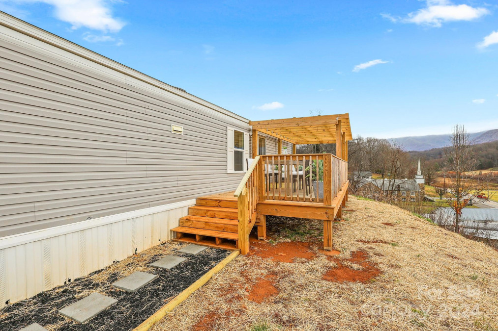 719 Green Valley Rd Waynesville, NC 28786