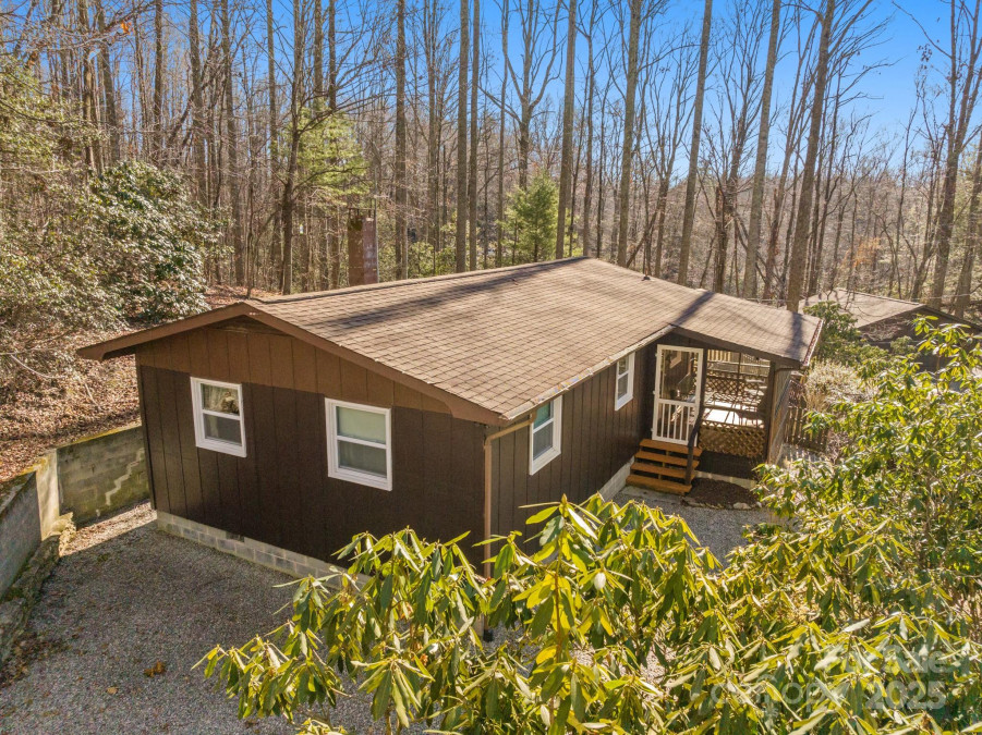 29592961 Bearwallow Mountain Rd Hendersonville, NC 28792