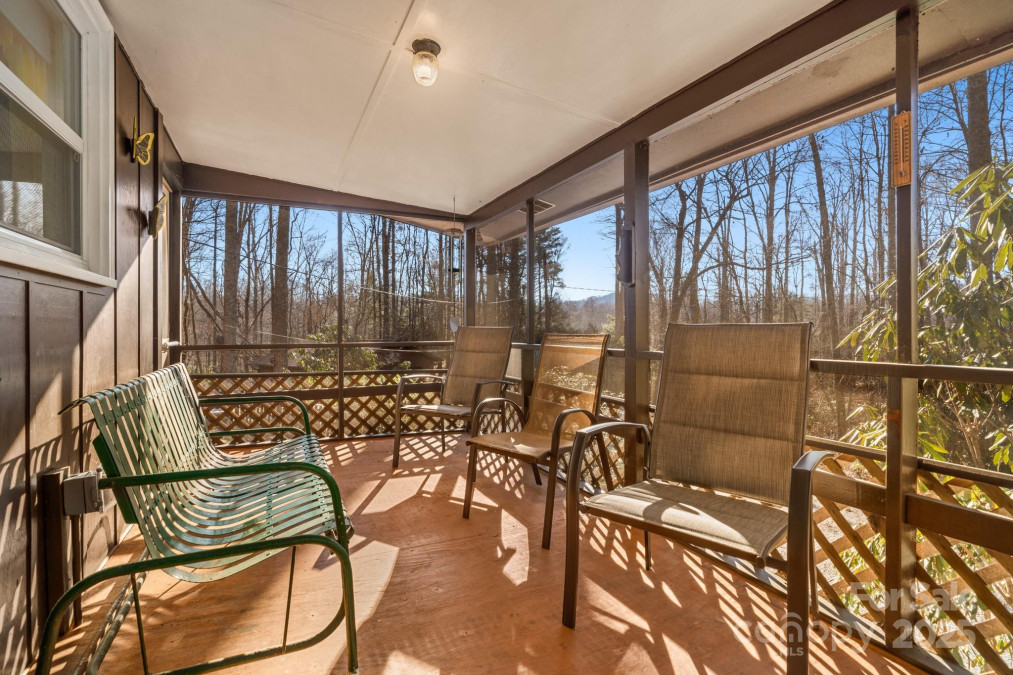 29592961 Bearwallow Mountain Rd Hendersonville, NC 28792