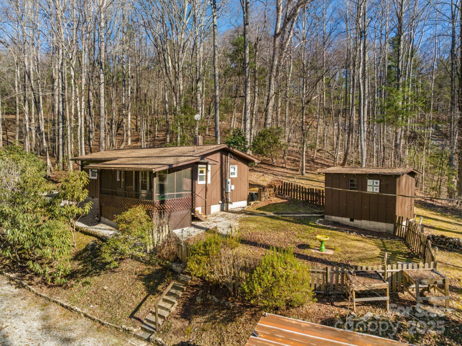 29592961 Bearwallow Mountain Rd Hendersonville, NC 28792