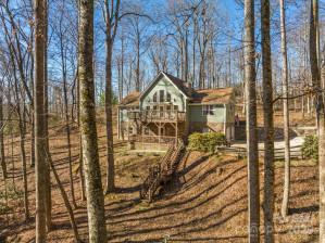 29592961 Bearwallow Mountain Rd Hendersonville, NC 28792