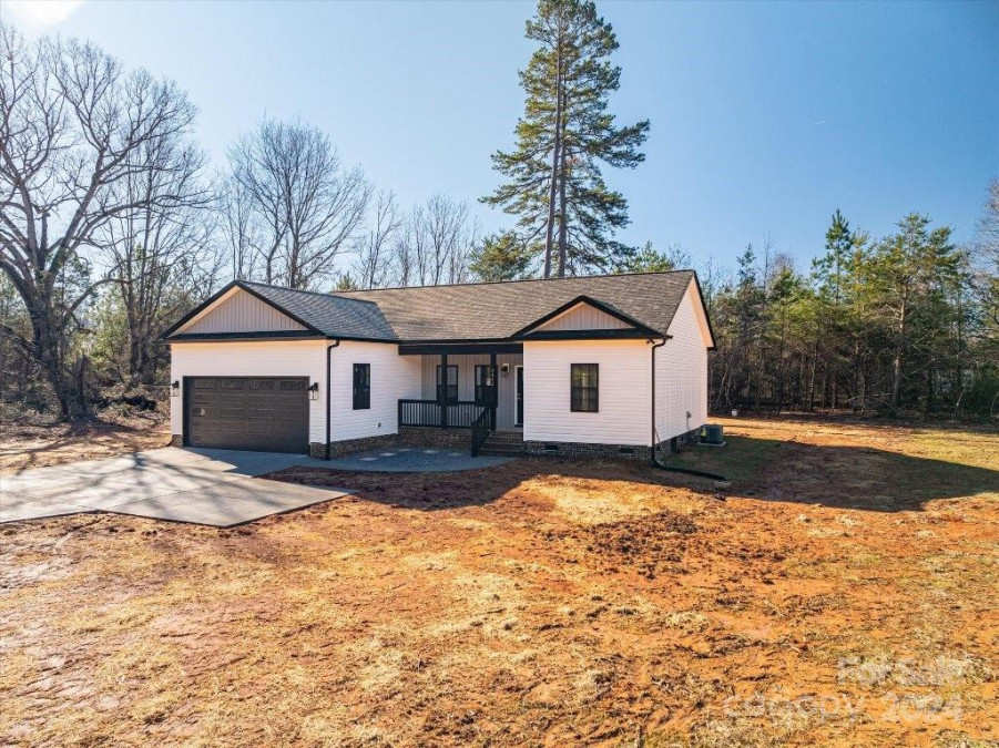 2462 Shoal Rd Crouse, NC 28033