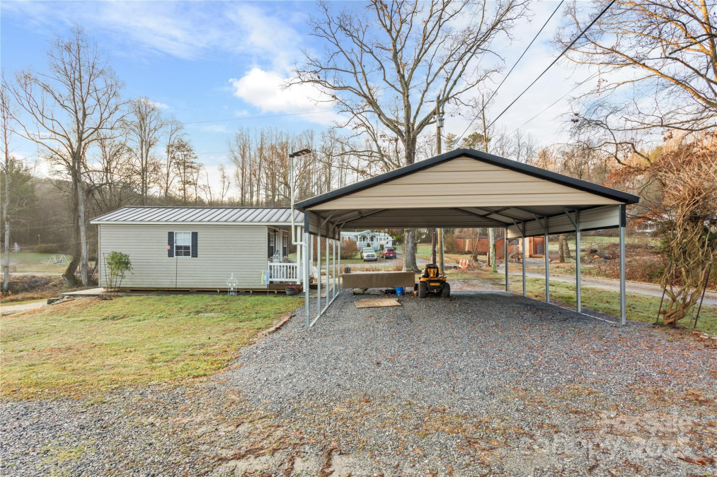 115 Ruth Whitaker Rd Hendersonville, NC 28791