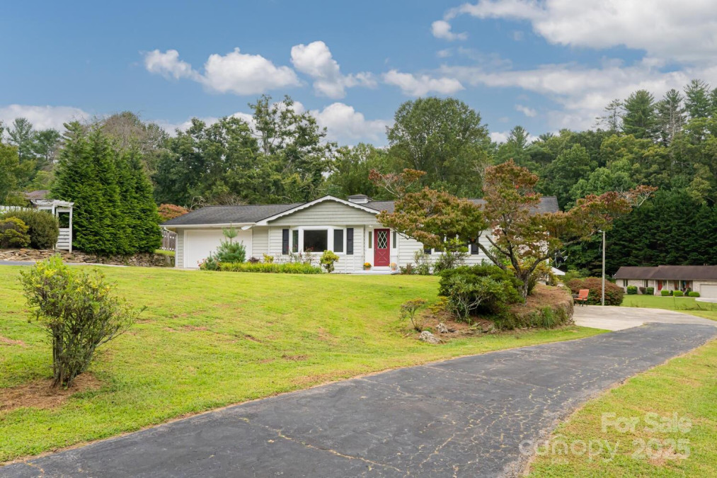 3870 Kanuga Rd Hendersonville, NC 28739