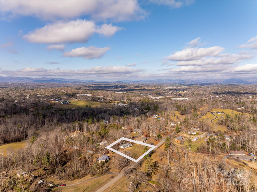 13 Indian Ln Weaverville, NC 28787