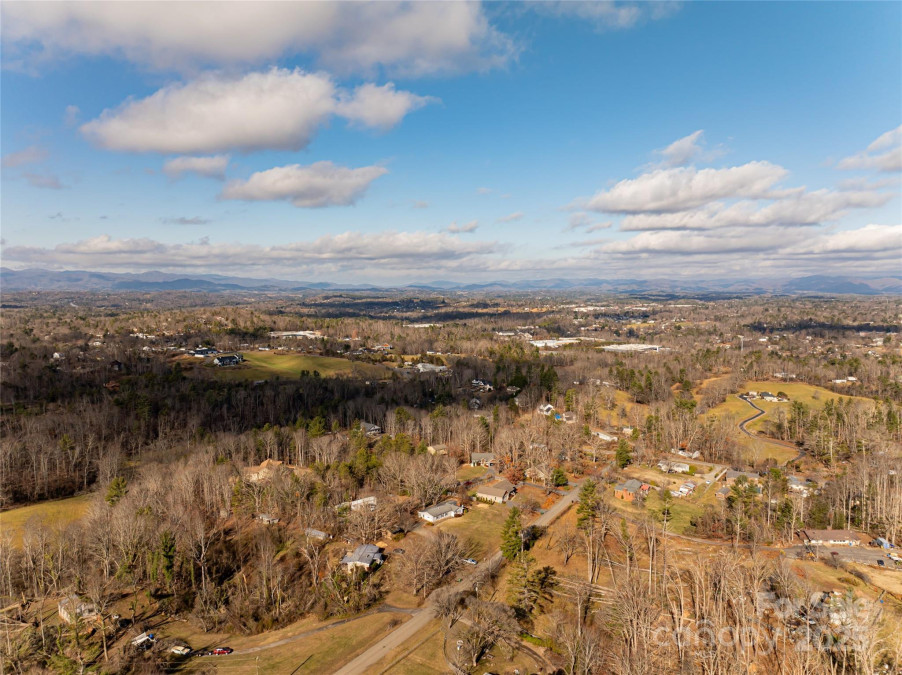 13 Indian Ln Weaverville, NC 28787