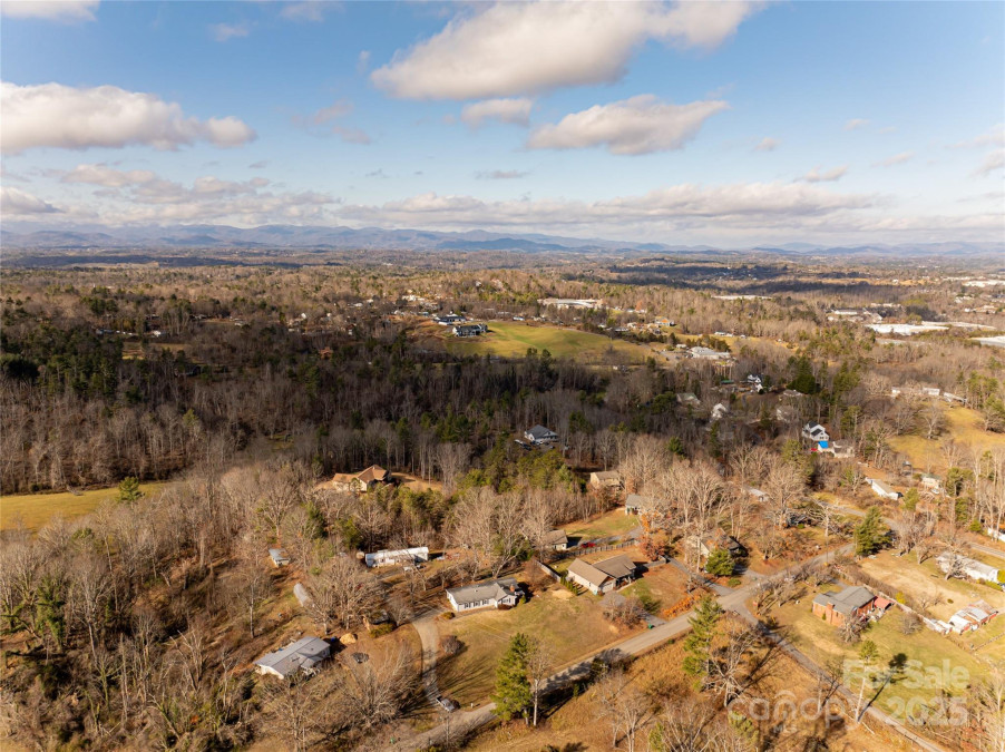 13 Indian Ln Weaverville, NC 28787