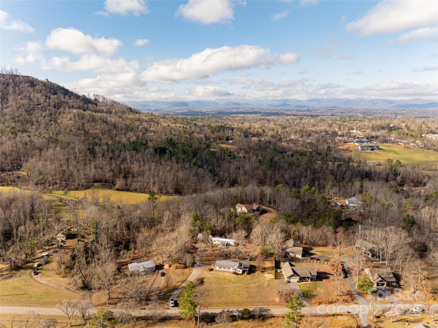 13 Indian Ln Weaverville, NC 28787