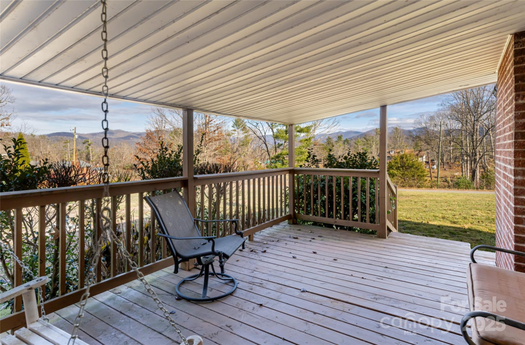 13 Indian Ln Weaverville, NC 28787