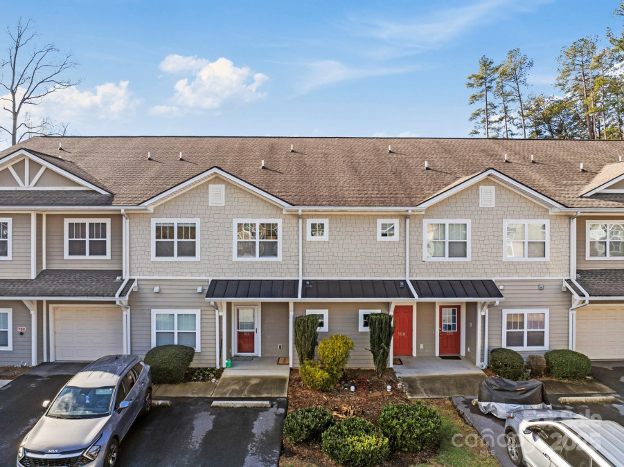 123 Foxden Dr Fletcher, NC 28732