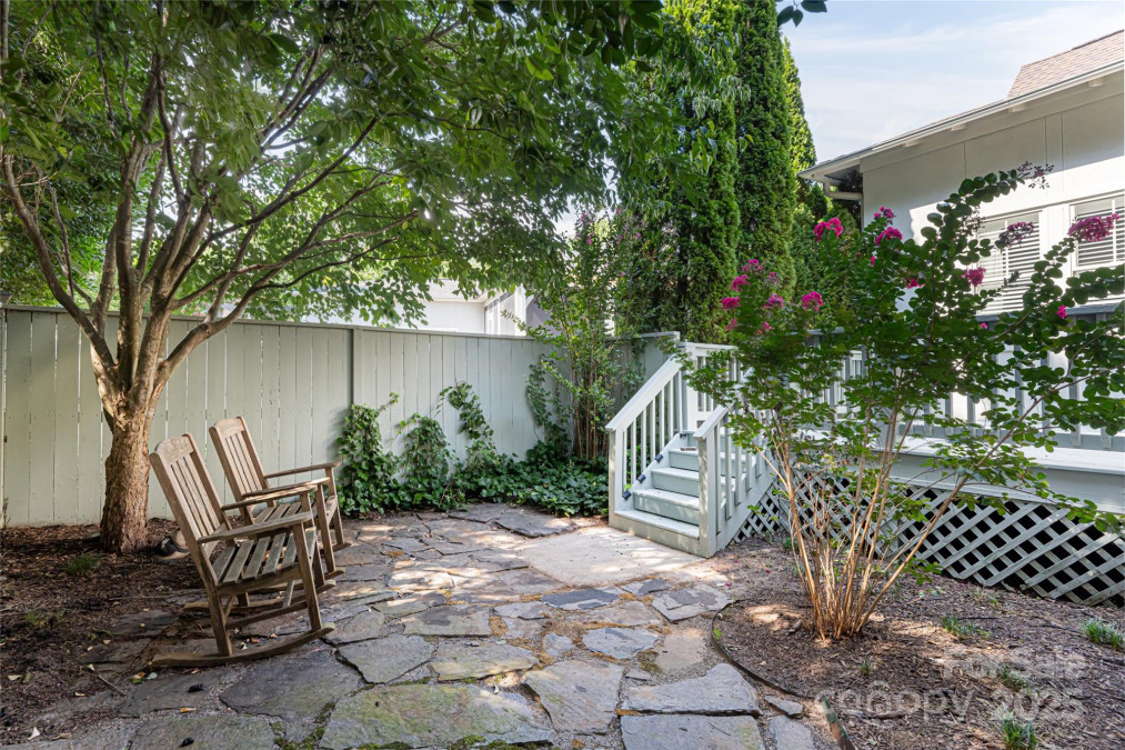 15 Dayflower Dr Asheville, NC 28803