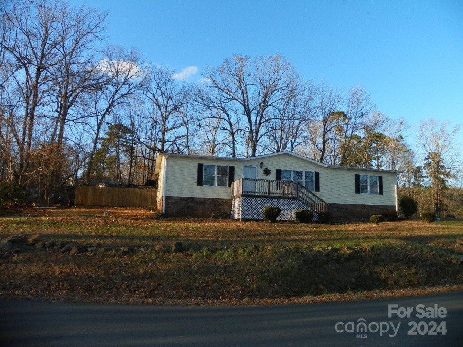 348 Shoreline Rd New London, NC 28127