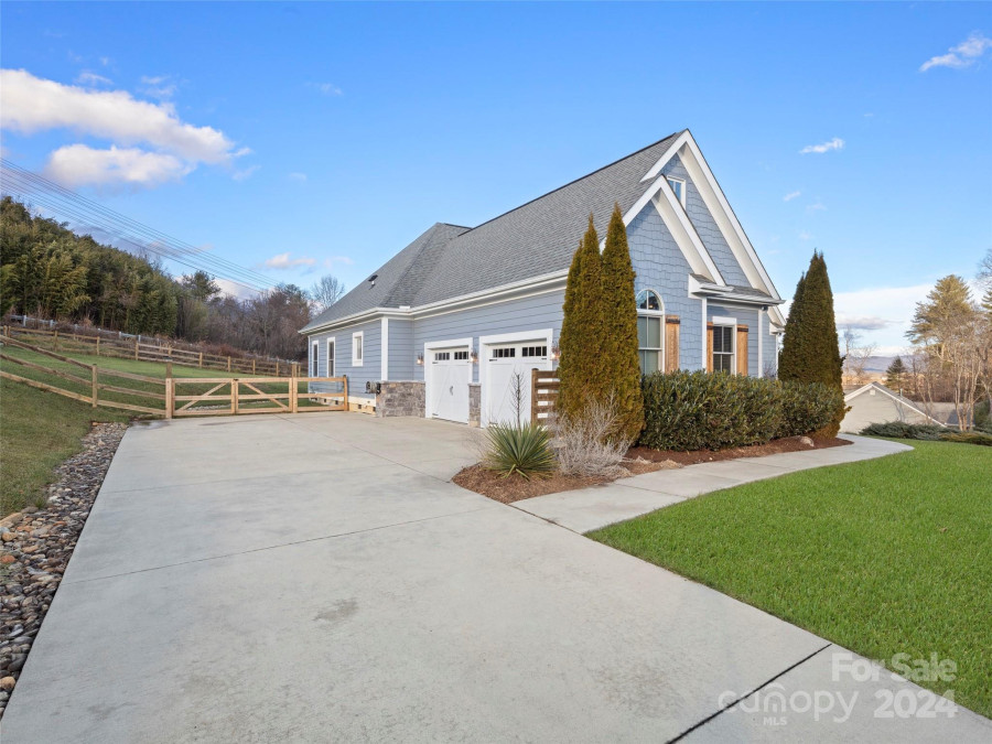 127 Rockbridge Rd Mills River, NC 28759