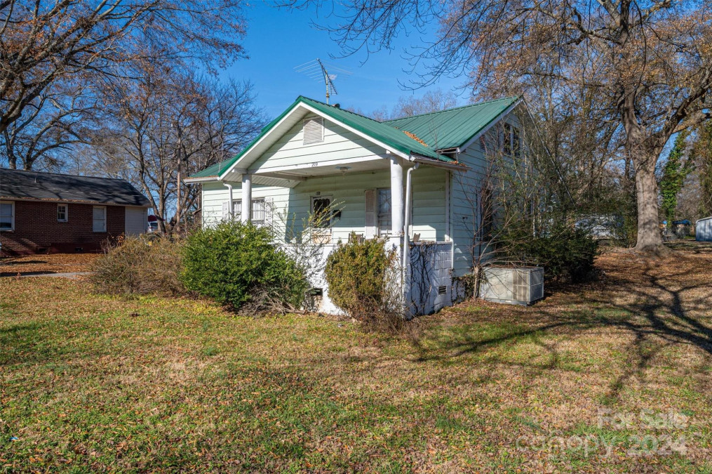 209 Dixon St Lincolnton, NC 28092