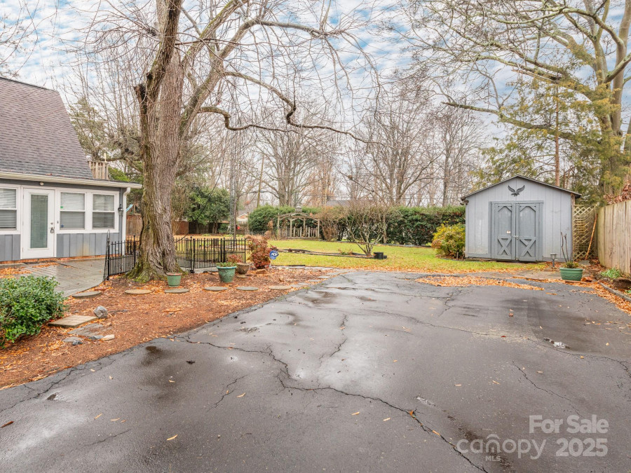 926 Bridlepath Ln Charlotte, NC 28211