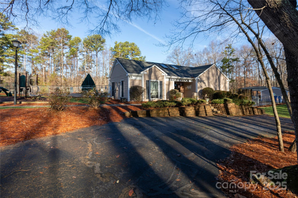 2500 Crescent Knoll Dr Matthews, NC 28105