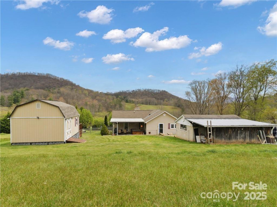 48 Joy Ln Canton, NC 28716