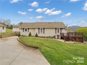 48 Joy Ln Canton, NC 28716