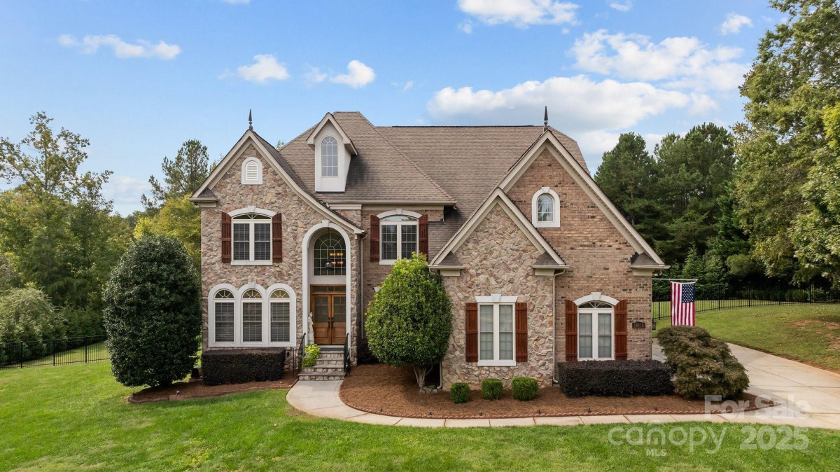 10418 Annie Oakley Ln Charlotte, NC 28227