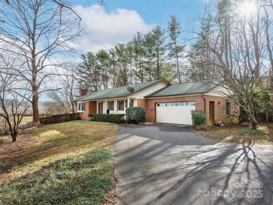 9 Carolewood Dr Horse Shoe, NC 28742