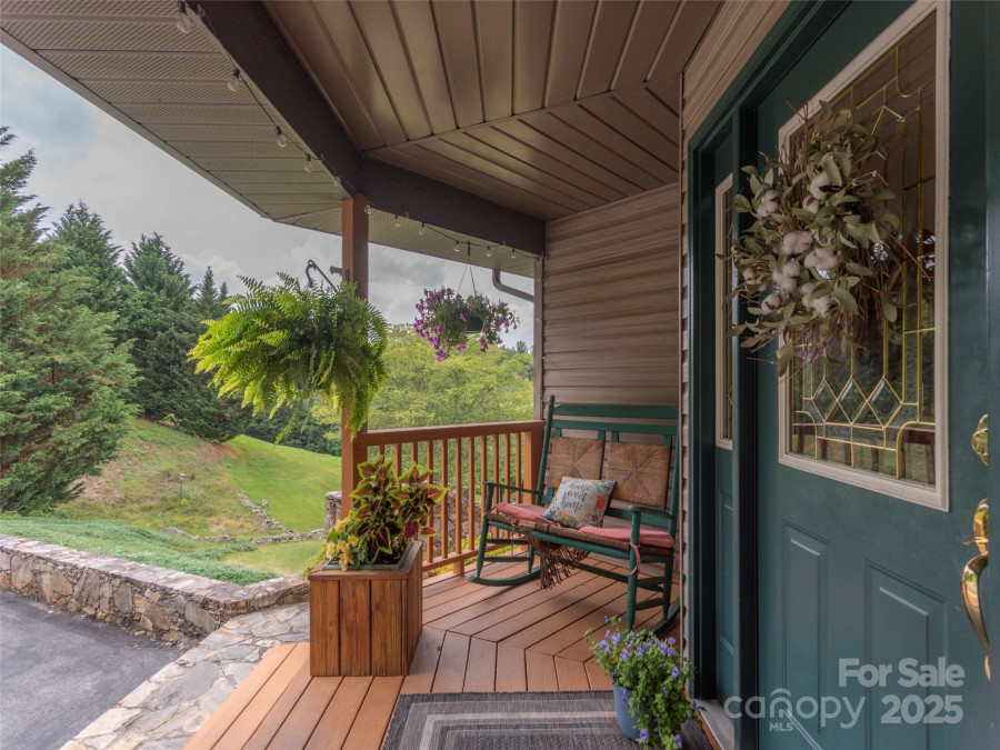 34 Pond View Dr Waynesville, NC 28786